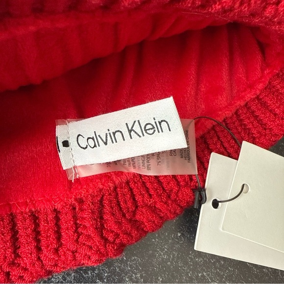 CALVIN KLEIN Women’s Textured Faux Fur Pom Pom Red/black Beanie NWT $58 - Picture 12 of 13
